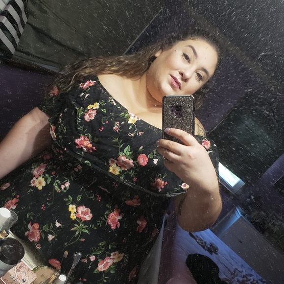 Meet your Posher, Nicole - Picture 5 of 5